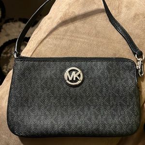 michael kors wristlet